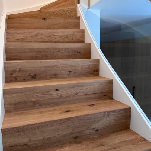 Holztreppe streichen