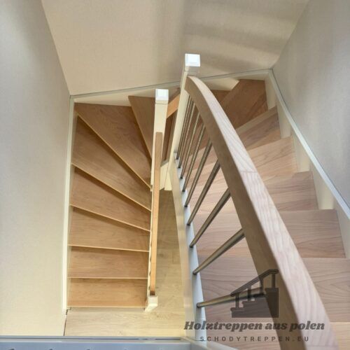 Mittelholmtreppe mit Holzstufen