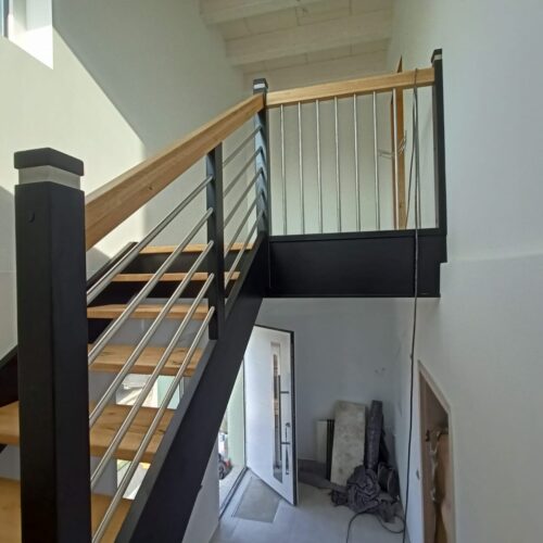 holztreppe mit stauraum